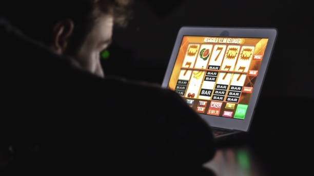 Pragmatic Play and PG Soft slot game tiles showing game titles and RTP information